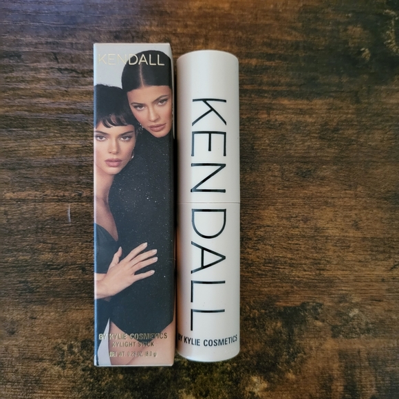 Kylie Cosmetics Kylight - Picture 2 of 3